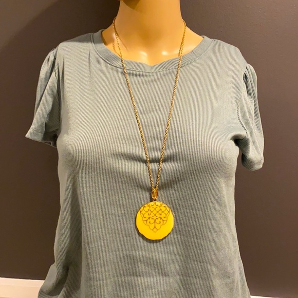 Beautiful long gold necklace - Picture 4 of 4